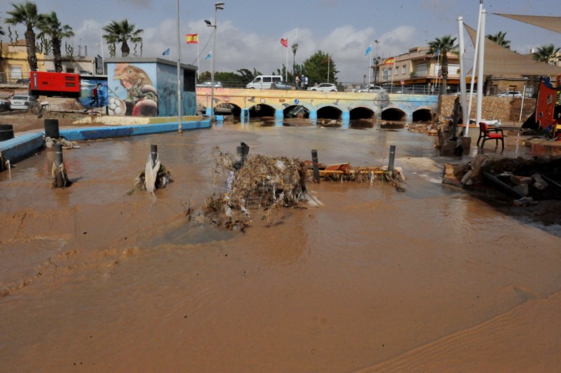Video Gota Fría September 2019 Los Alcazares debris and cars washed up against bridge