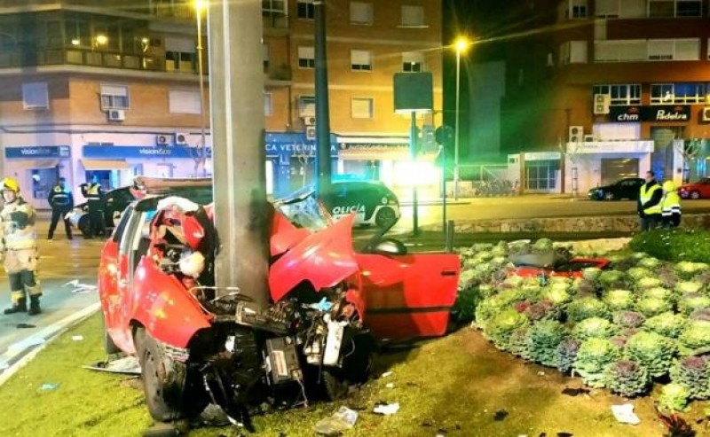 <span style='color:#780948'>ARCHIVED</span> - One dead and 4 seriously injured in Murcia city car crash