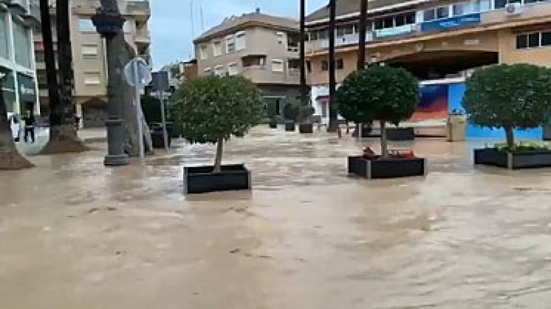 <span style='color:#780948'>ARCHIVED</span> - Gota fría flooding forces evacuation of residents in Los Alcázares