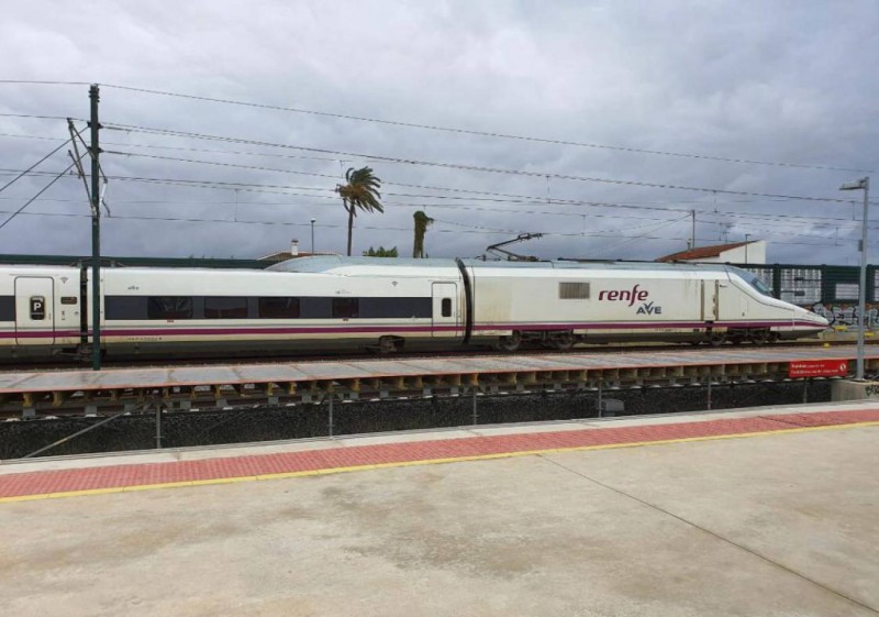 <span style='color:#780948'>ARCHIVED</span> - First AVE high-speed train arrives in the Region of Murcia as tracks are tested