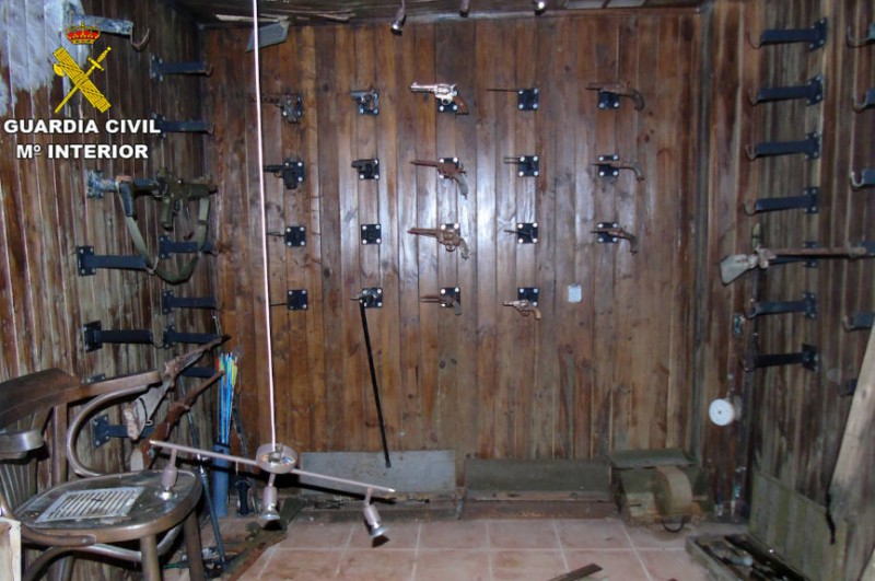 <span style='color:#780948'>ARCHIVED</span> - Large firearms stash found in hidden basement in Bullas