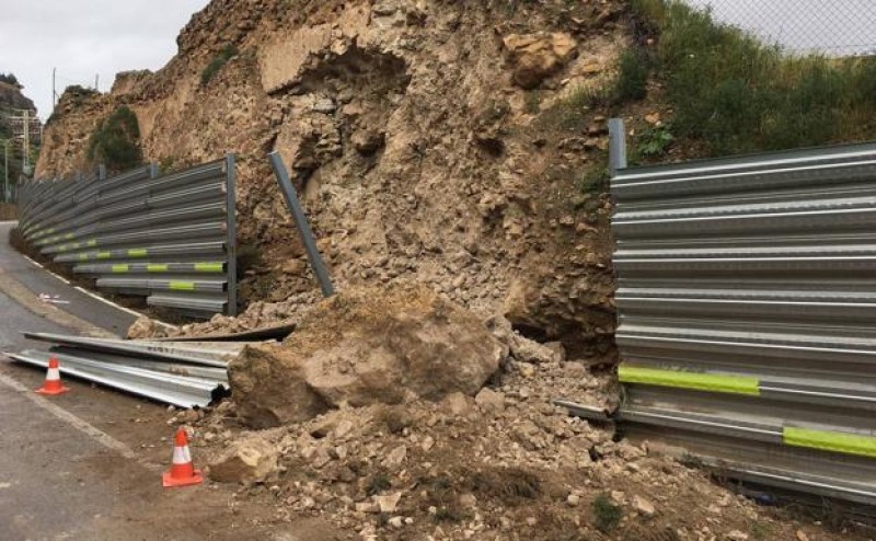 <span style='color:#780948'>ARCHIVED</span> - Medieval city wall collapse closes road leading out of Lorca