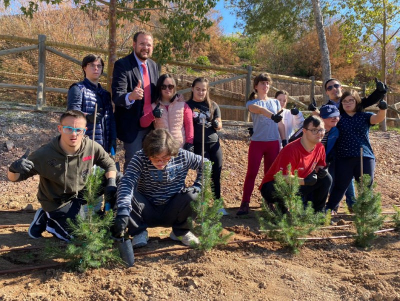 <span style='color:#780948'>ARCHIVED</span> - Down Syndrome associations plant new trees at Terra Natura Murcia wildlife park
