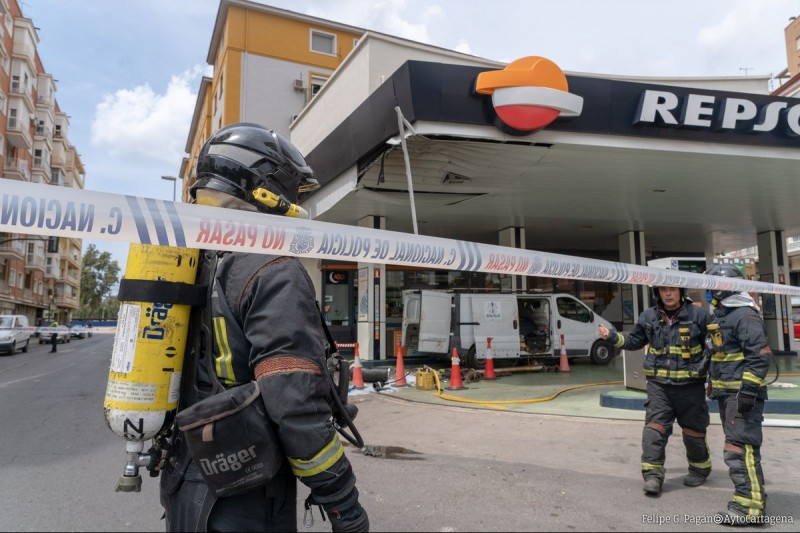 <span style='color:#780948'>ARCHIVED</span> - One dies and four injured following explosion at petrol station in Cartagena