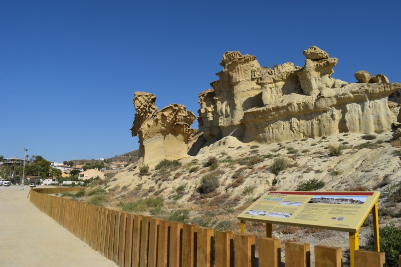 <span style='color:#780948'>ARCHIVED</span> - Protective fence around the Bolnuevo erosions completed following rain damage