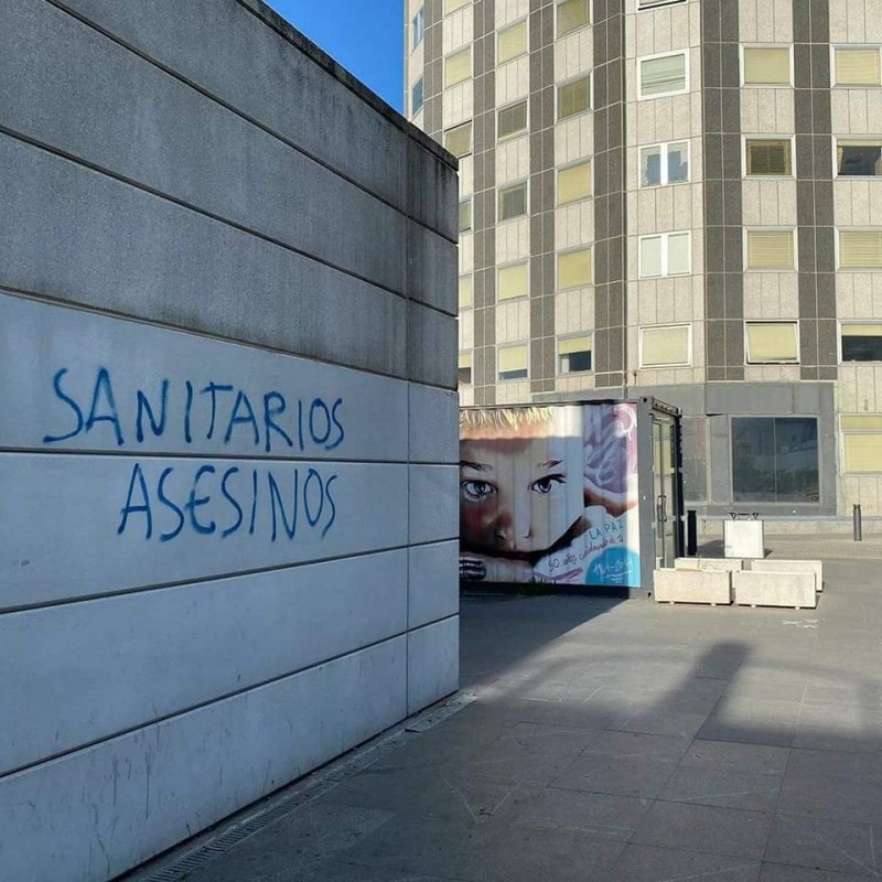 <span style='color:#780948'>ARCHIVED</span> - Medics shocked by aggressive graffiti on Madrid hospital attacking the medical profession