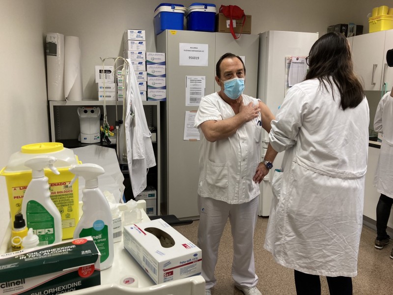 <span style='color:#780948'>ARCHIVED</span> - Vaccinations begin for hospital workers across the Murcia Region