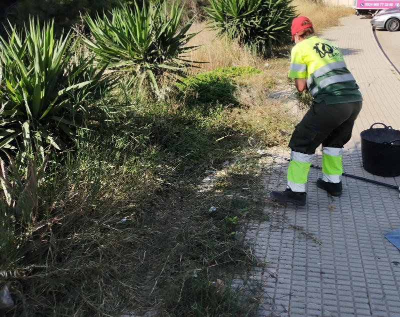 <span style='color:#780948'>ARCHIVED</span> - Orihuela strengthens summer street cleaning campaign