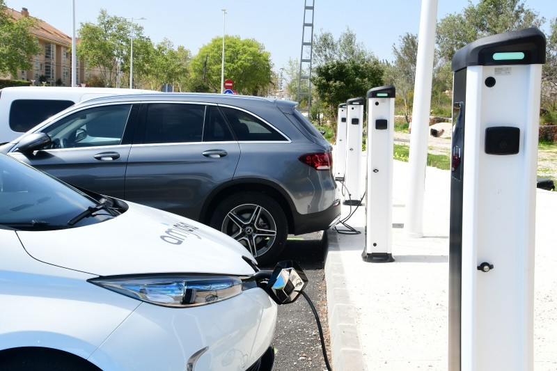 <span style='color:#780948'>ARCHIVED</span> - 17 free electric vehicle charging points to be installed in Murcia city