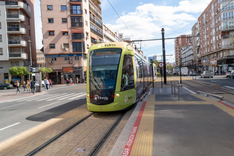 <span style='color:#780948'>ARCHIVED</span> - Serious collision as car jumps red light and collides with tram in Murcia