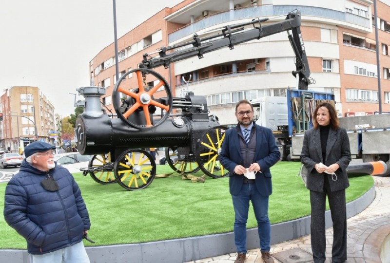 <span style='color:#780948'>ARCHIVED</span> - Historic steam engine placed on Lorca roundabout