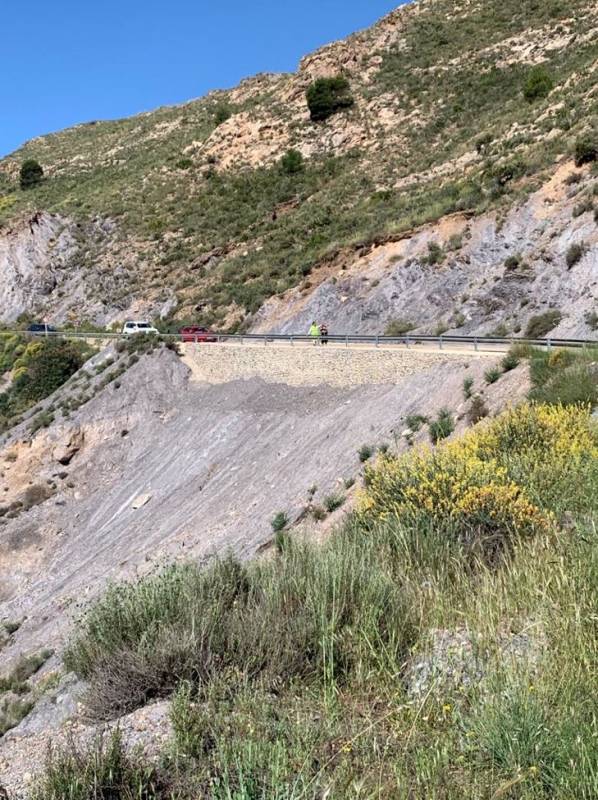 <span style='color:#780948'>ARCHIVED</span> - Murcia road workers identify yet more sections of the damaged Cedacero road in need of repairs