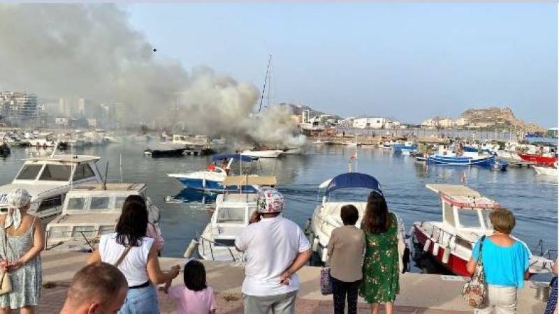 <span style='color:#780948'>ARCHIVED</span> - VIDEO: 5 boats go up in flames in Aguilas port fire