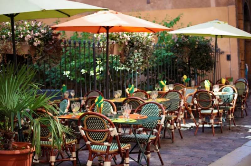The expat who has been arrested 20 times for avoiding Alicante restaurant bills by faking a heart attack