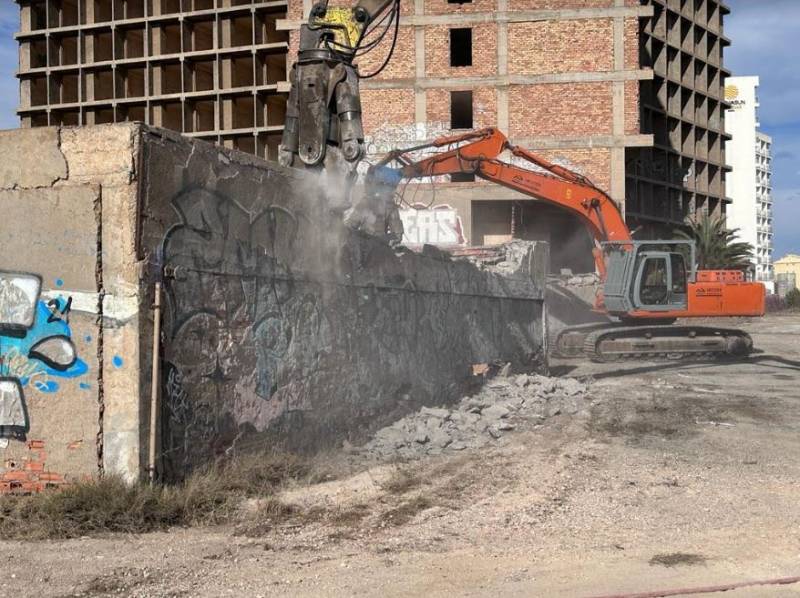 Demolition work finally begins on La Manga Lagomar hotel