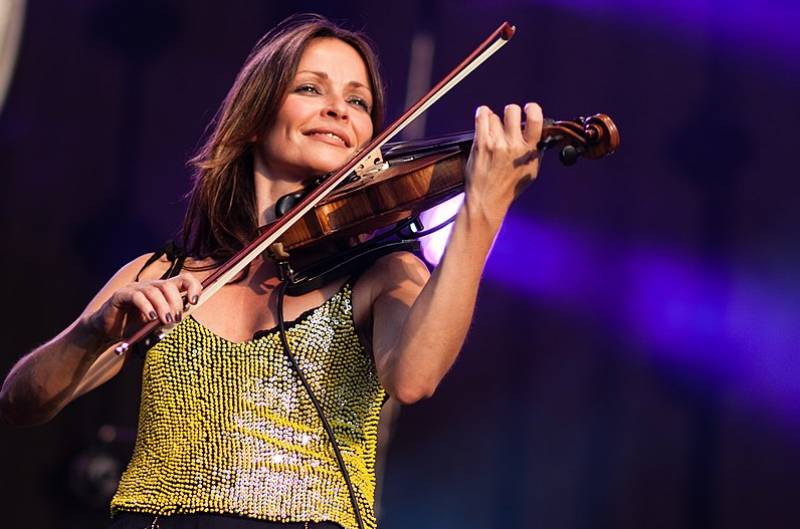 Sharon Corr blasts Ryanair for refusing to let her board flight from Spain