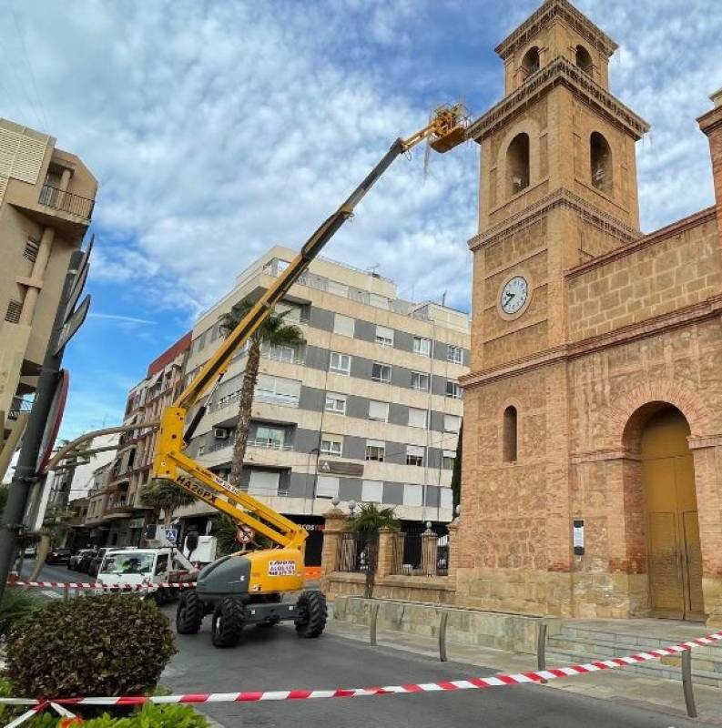 Torrevieja becomes the first Alicante town to install Christmas lights