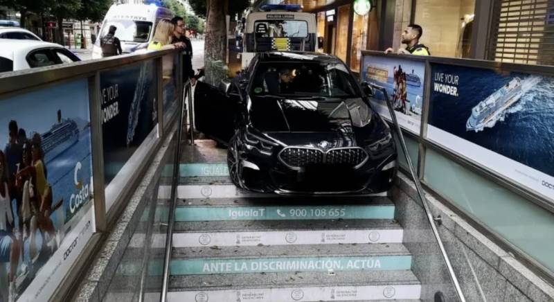 Drunk driver crashes BMW into metro entrance thinking it was a garage