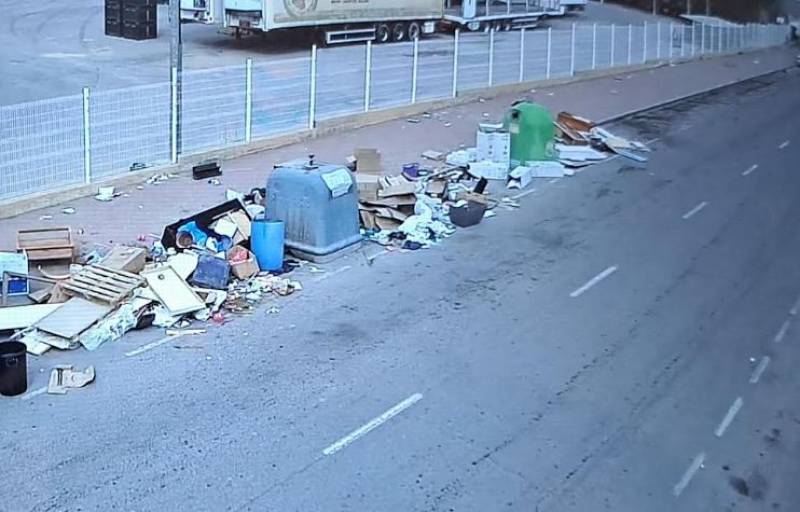 Águilas cracks down on illegal dumping with surveillance and fines