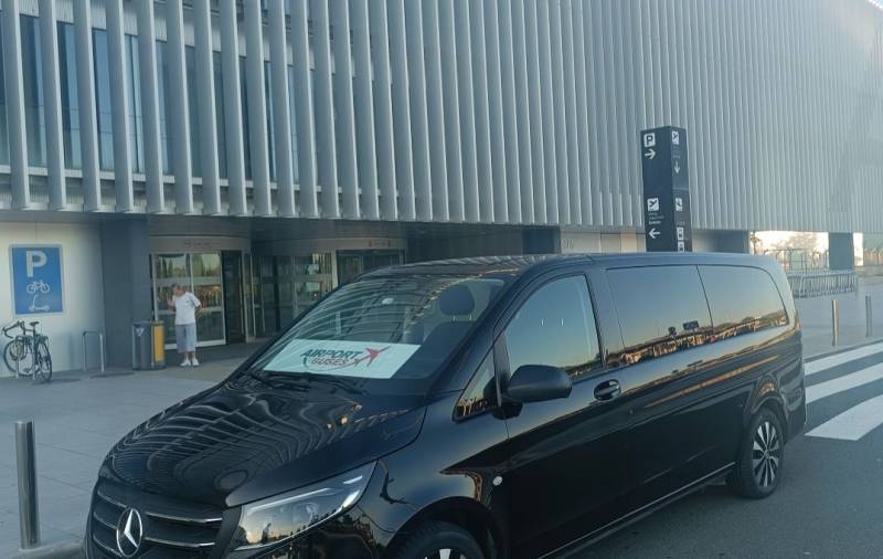 Airport Buses celebrates a strong start following its launch