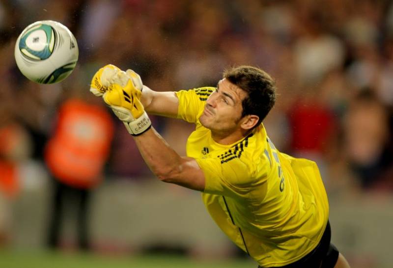 Iker Casillas pays a surprise visit to La Azohía, Murcia