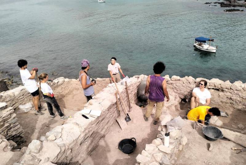 Annual archaeological dig begins on Isla del Fraile in Aguilas