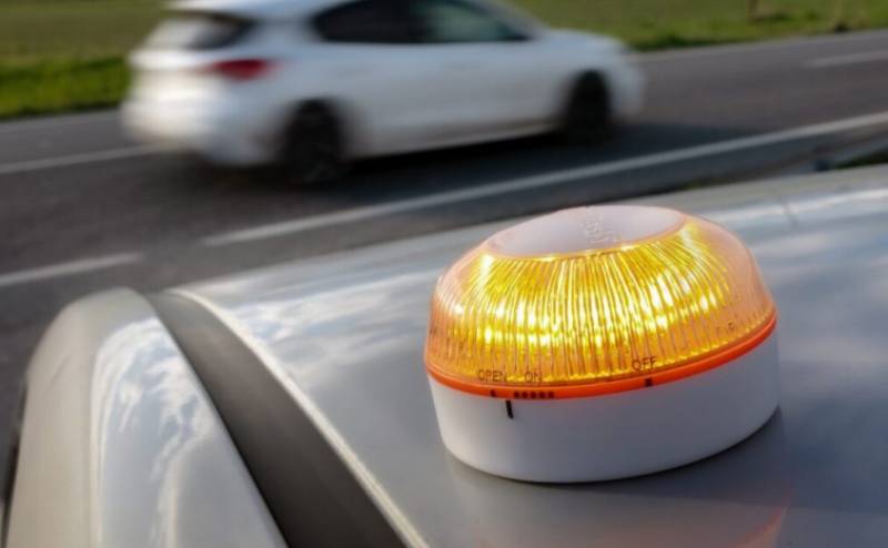 How to spot a fake V-16 emergency light in Spain and avoid a big fine