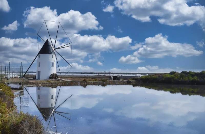 April 3 and 4 Free guided visits to the windmills in the salt flats of San Pedro del Pinatar