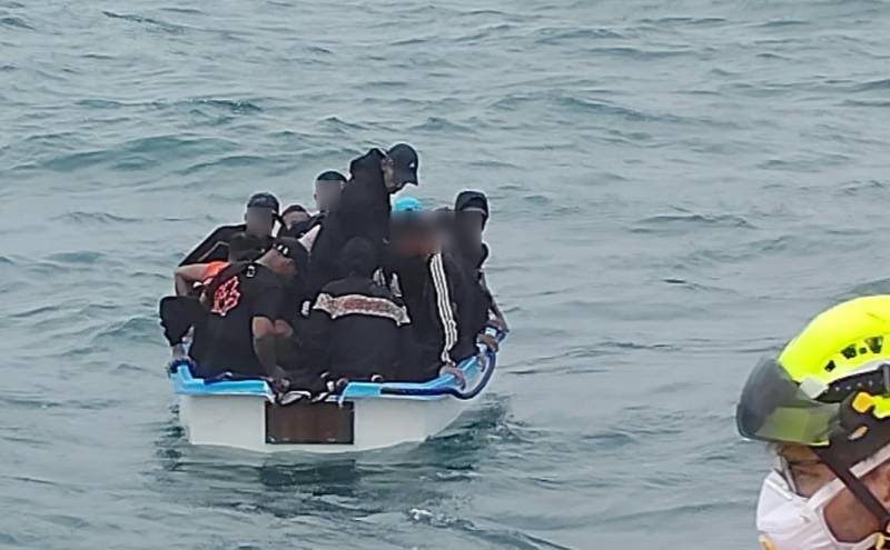 15 migrants rescued after boat raises alarm off Murcia coast