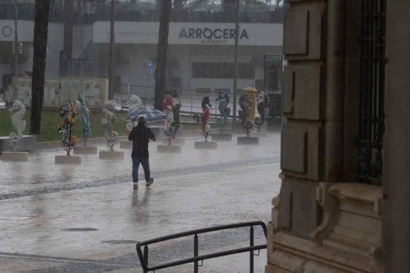 Torrential rain caused flooding and 93 incidents across the Region of Murcia